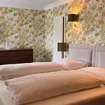 Ashley's Garden Hotel