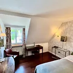 Ashley's Garden Hotel 4*