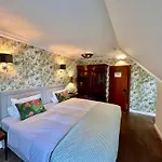 Ashley's Garden Hotel 4*