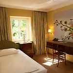 Ashley's Garden Hotel
