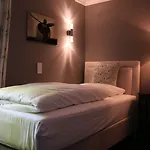 Ashley's Garden 4*