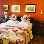 Ashley's Garden Hotel