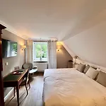 Ashley's Garden Hotel