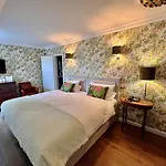 Ashley's Garden 4*