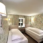 Ashley's Garden Hotel