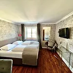 Ashley's Garden Hotel 4*