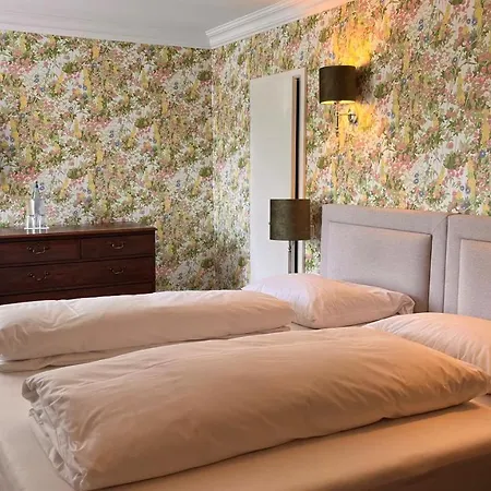 Boutique Ashley's Garden Hotel