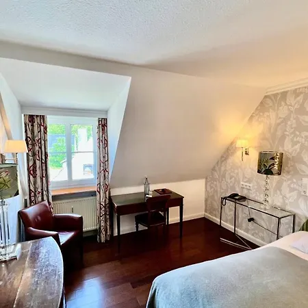 Boutique Ashley's Garden Hotel 4*