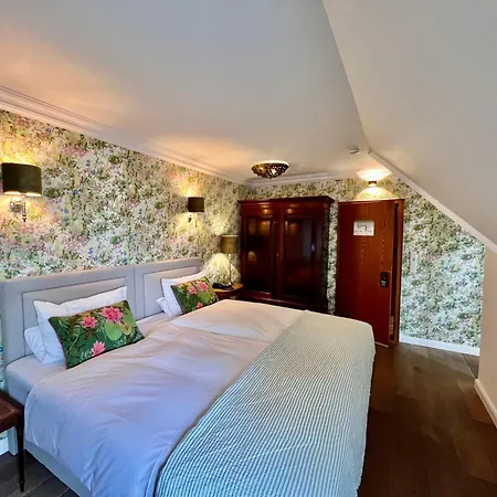 Ashley's Garden Hotel 4*