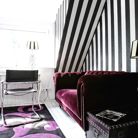 Ashley's Garden Hotel 4*