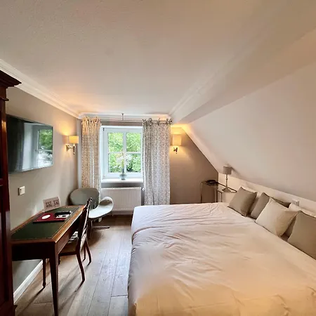 Boutique Ashley's Garden Hotel