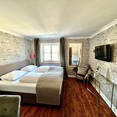 Ashley's Garden Hotel 4*