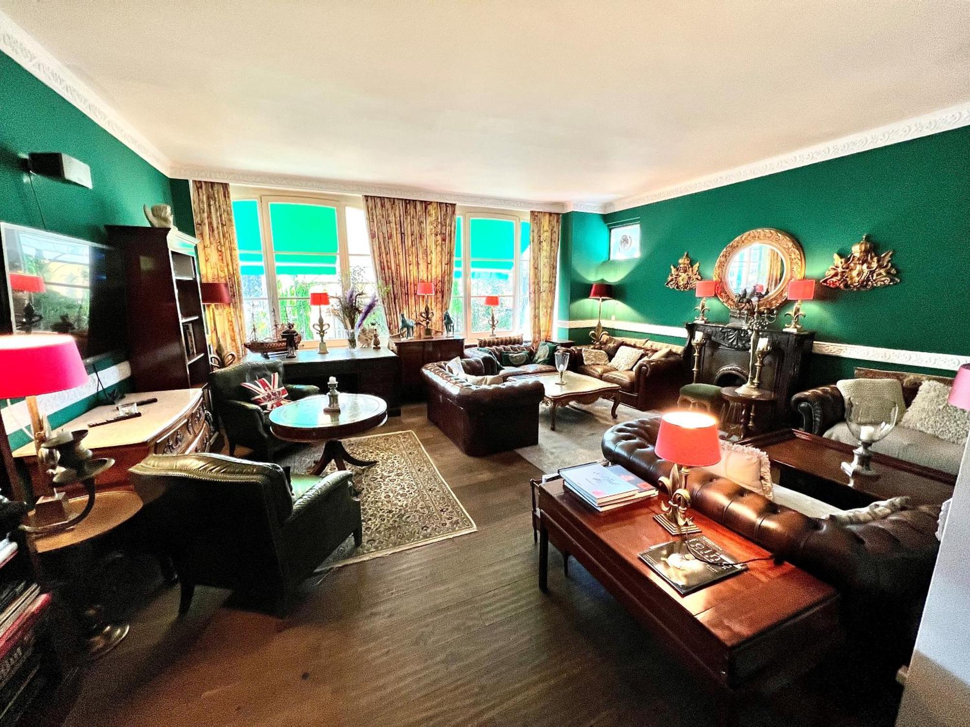 Ashley's Garden Hotel