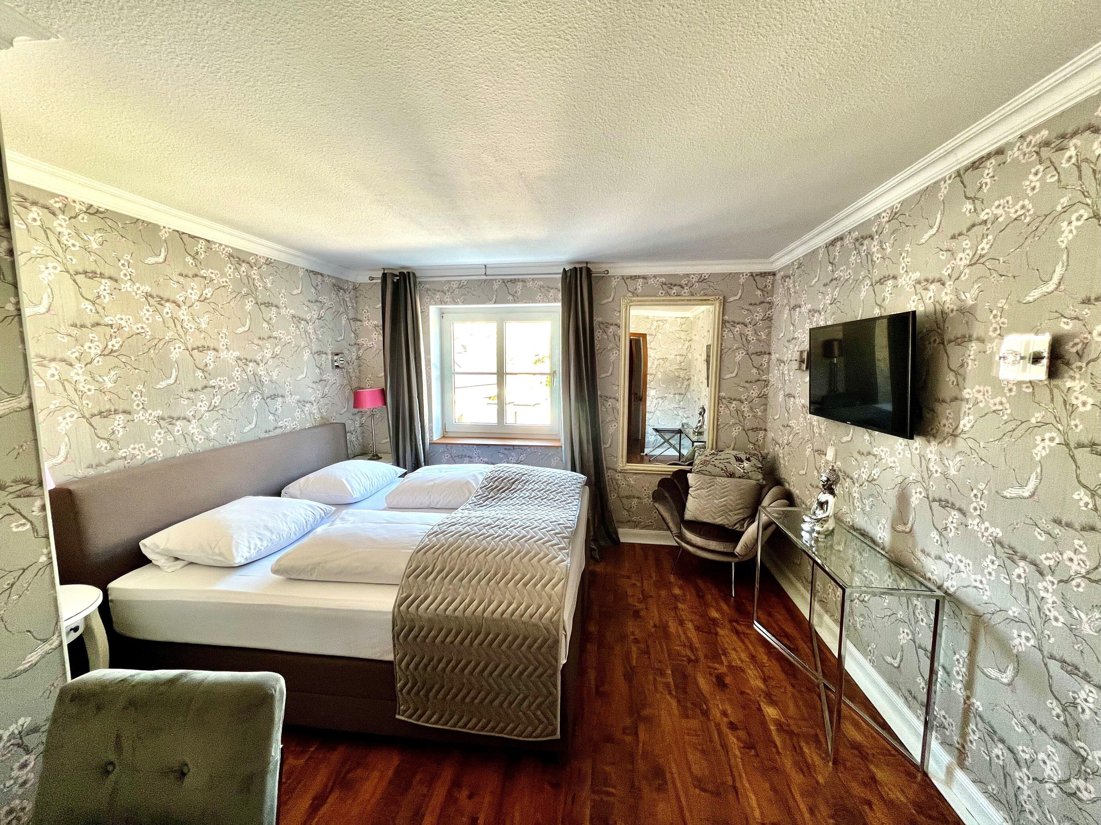 Ashley's Garden Hotel 4*