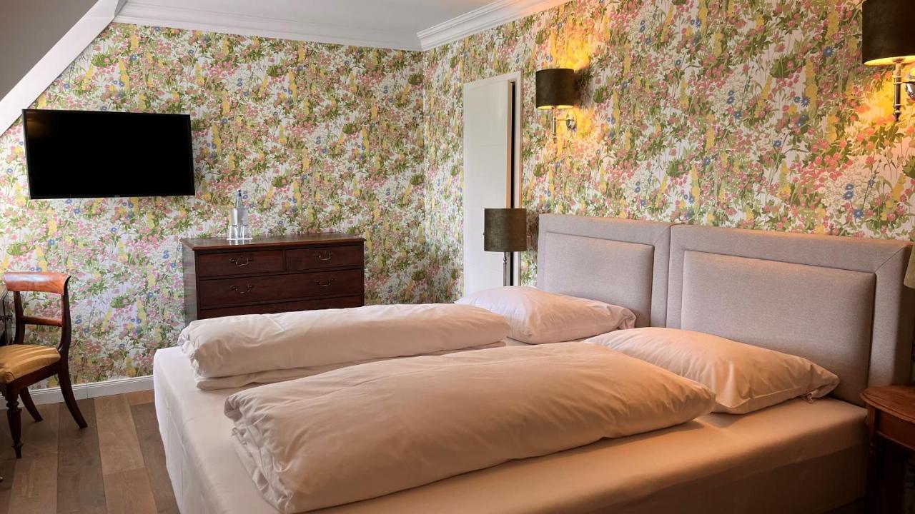 Ashley's Garden Hotel