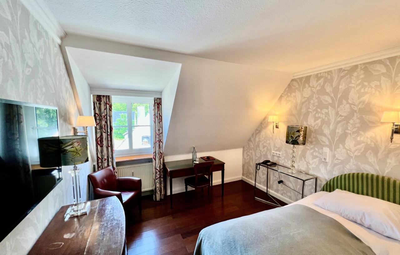 Ashley's Garden Hotel 4*