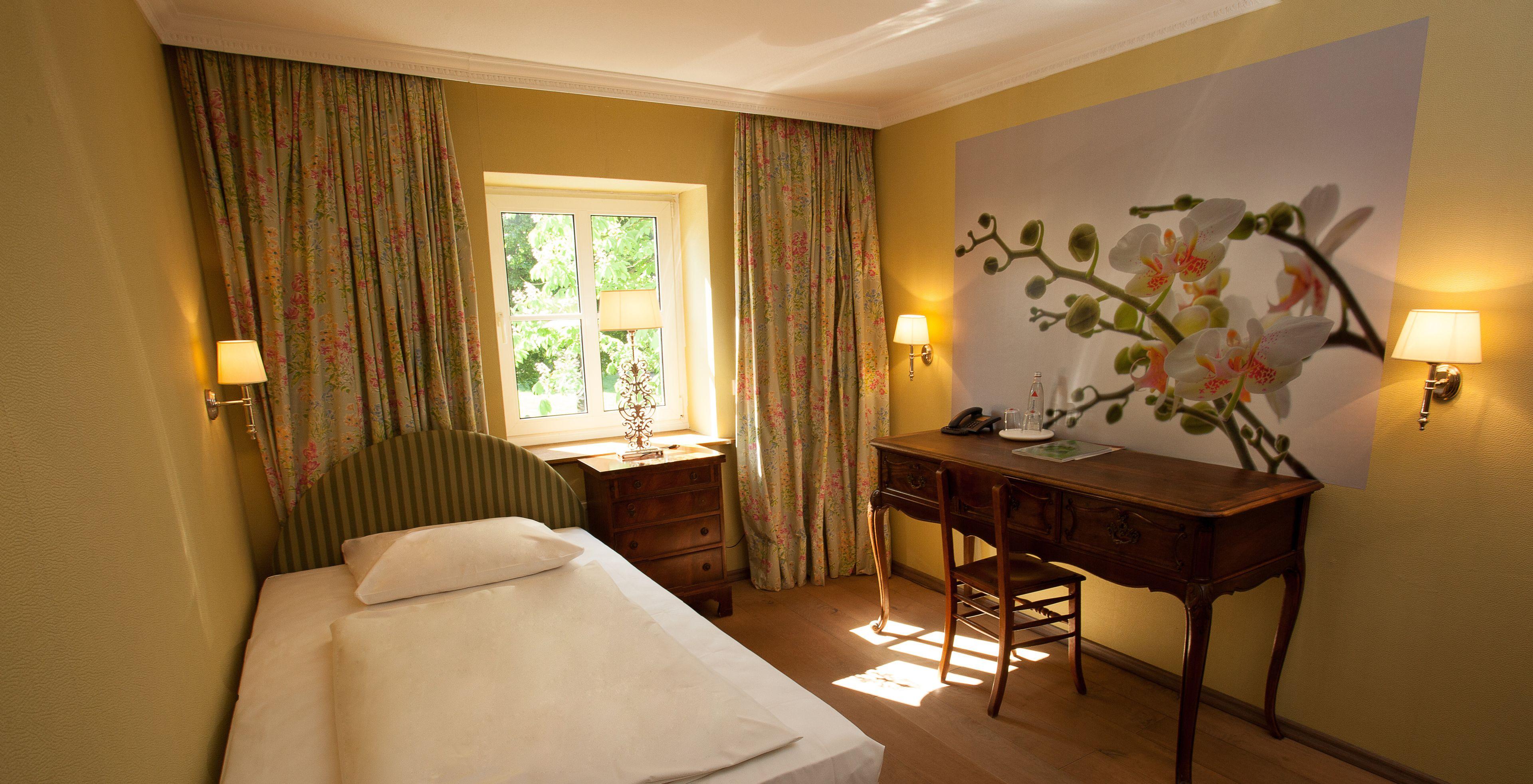 Ashley's Garden Hotel