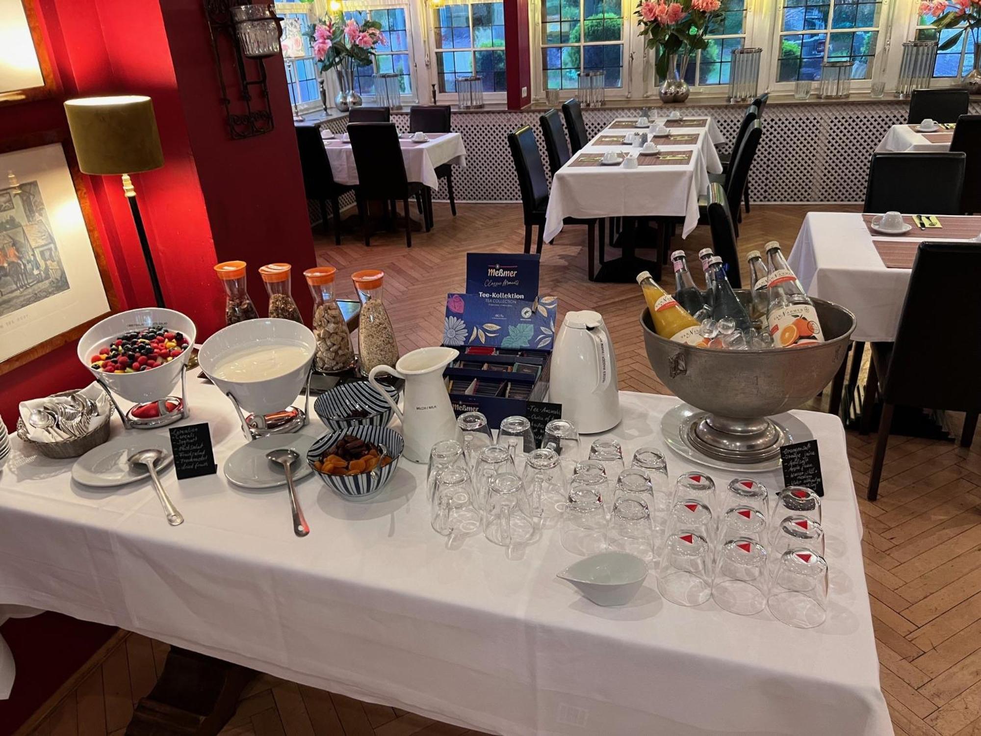 Ashley's Garden Hotel 4*