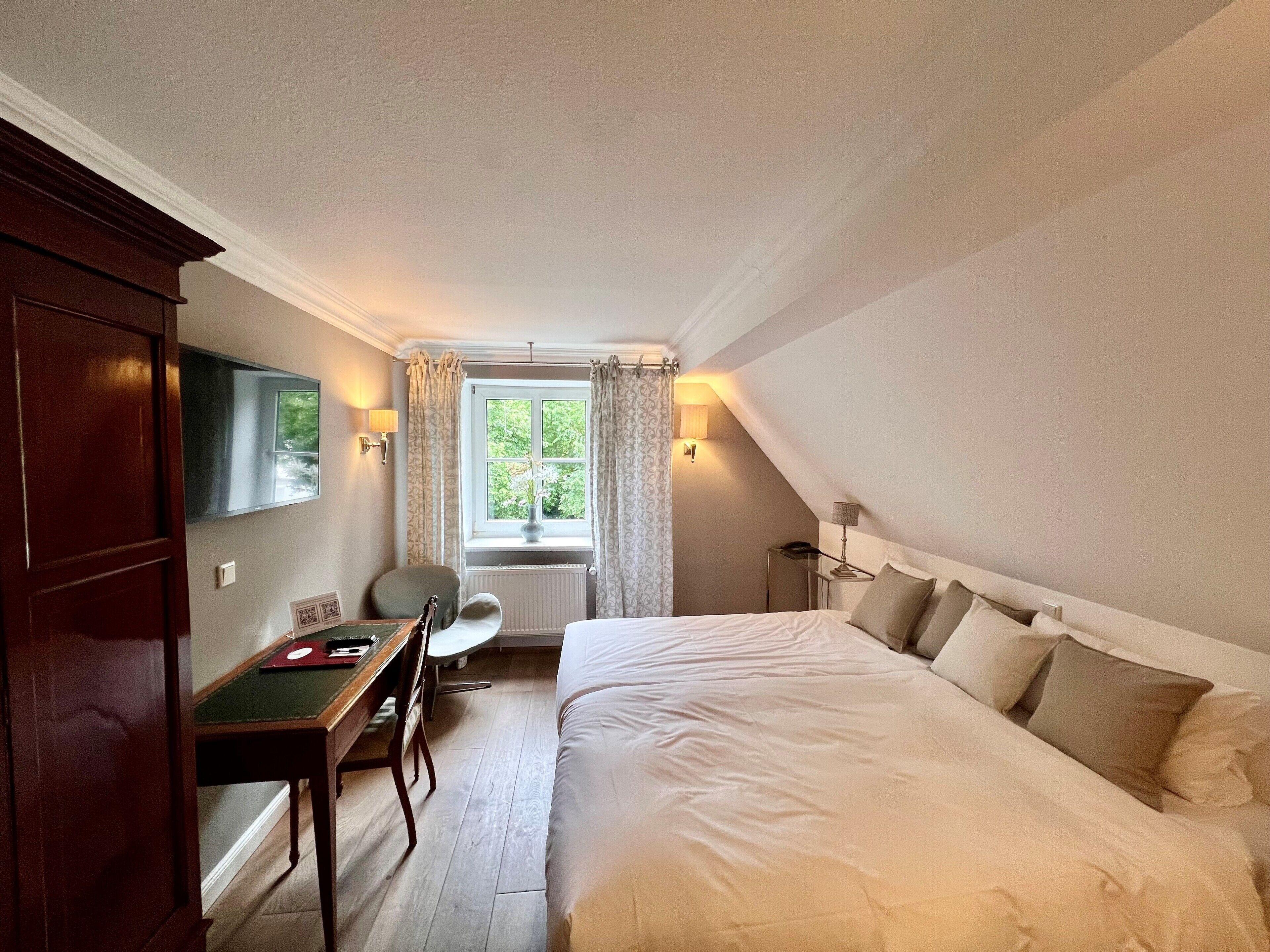 Ashley's Garden Hotel